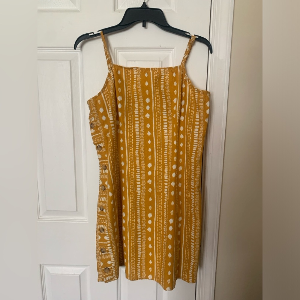 Forever 21 Dress Size Medium Yellow Tribal Pattern Button Side New Without Tags